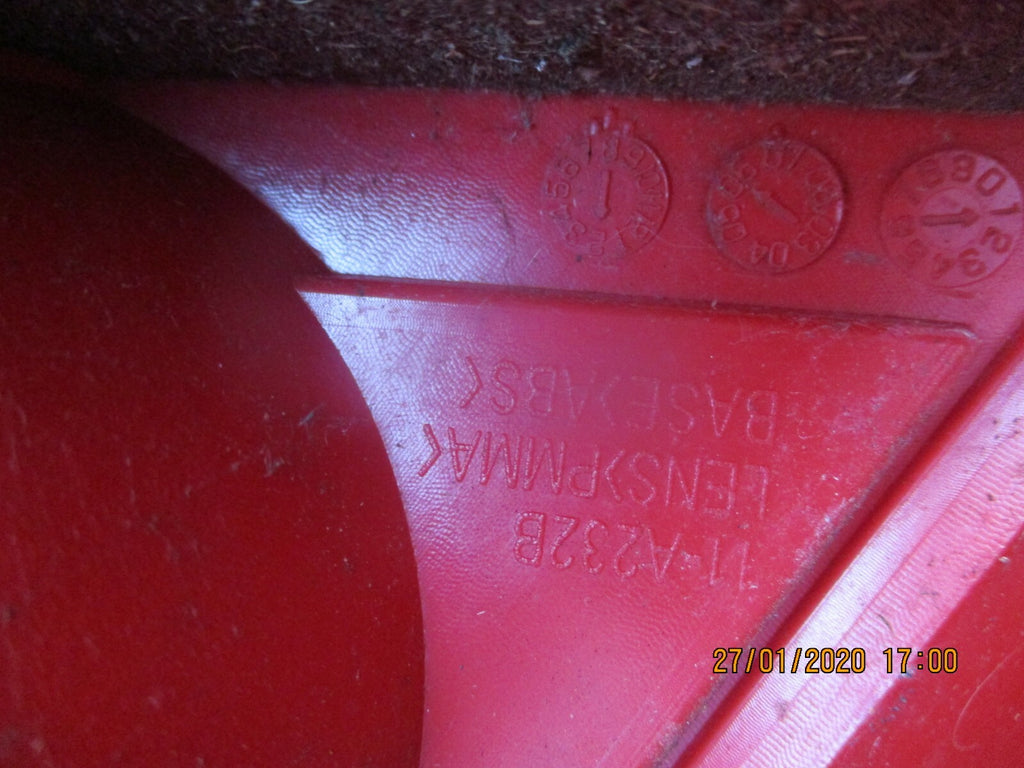 RENAULT CLIO MK2 2004 FACELIFT NSR PASSENGER SIDE REAR BRAKE TAIL LIGHT 11A232B