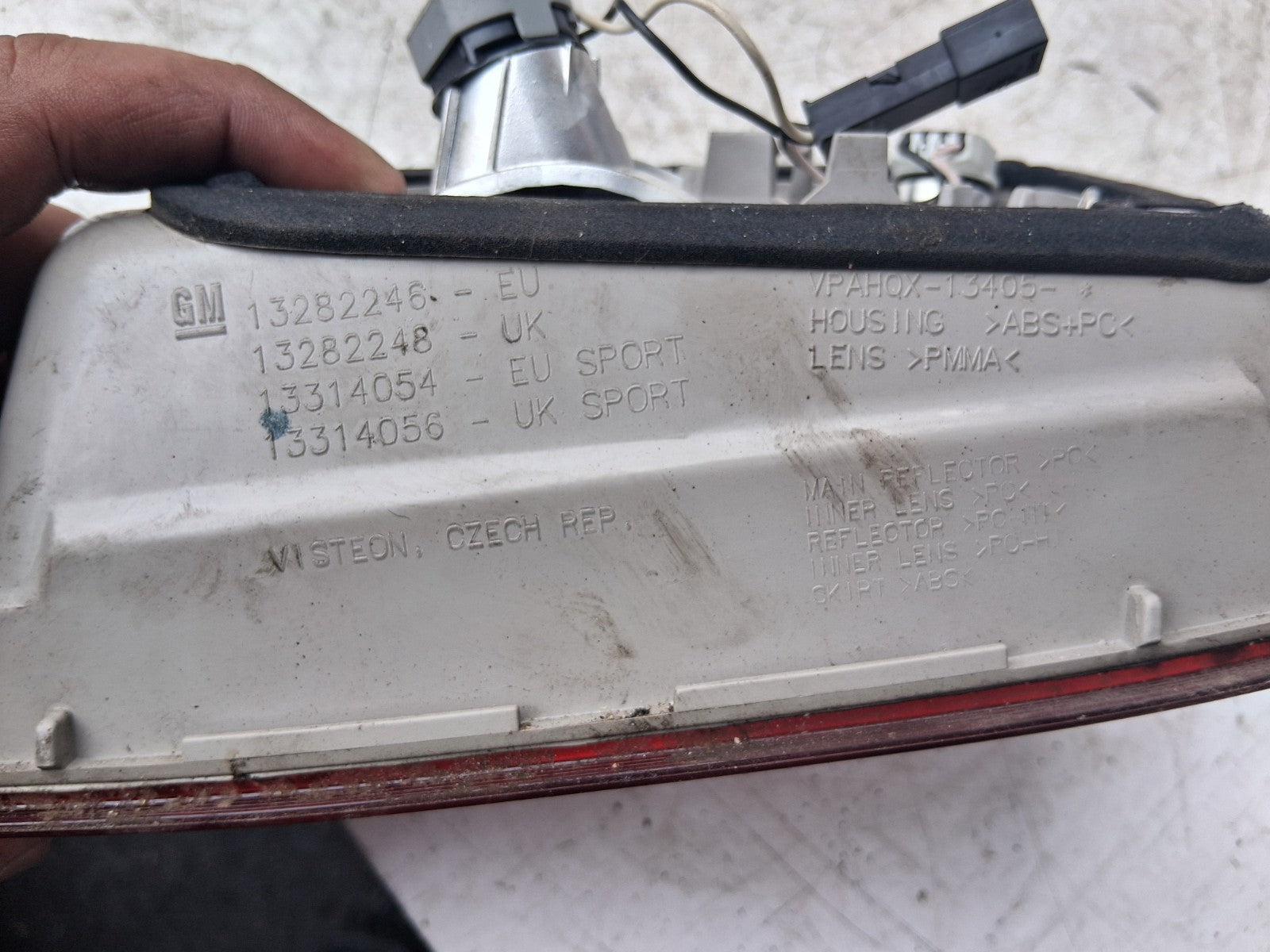 2013 VAUXHALL ASTRA J ESTATE NSR PASSENGER SIDE REAR INNER TAIL LIGHT 13282246