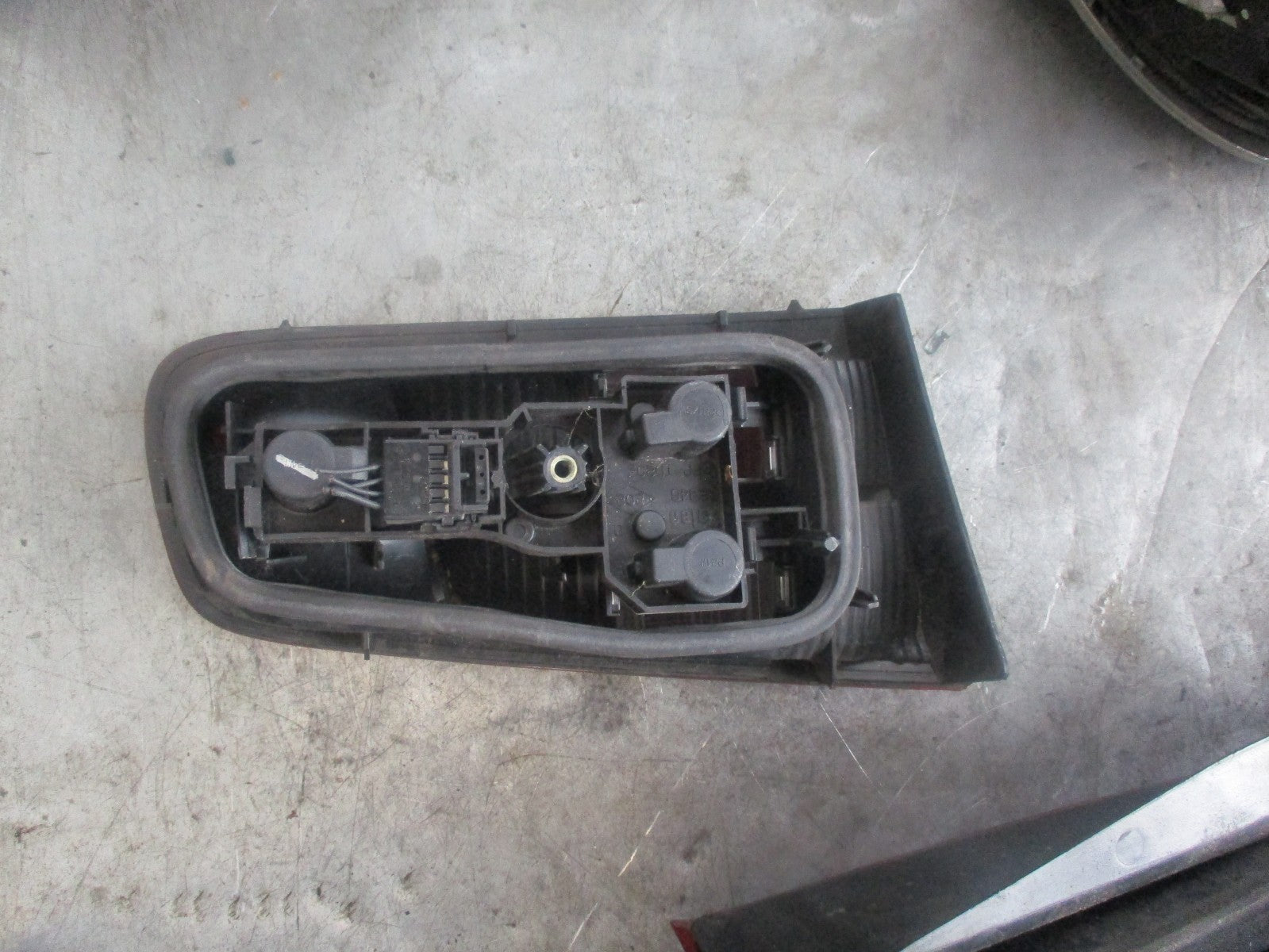 RENAULT LAGUNA MK2 OSR DRIVER SIDE INNER  REAR LIGHT TAIL LIGHT 8200002476