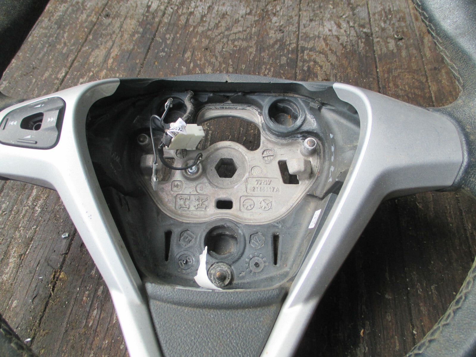 FORD FIESTA 2009 MK7 3 SPOKE MULTIFUNCTION STEERING WHEEL 8A613600EG