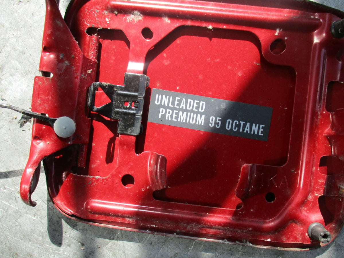 NISSAN JUKE F15 PETROL FUEL FLAP NAJ MAGNETIC RED PEARL
