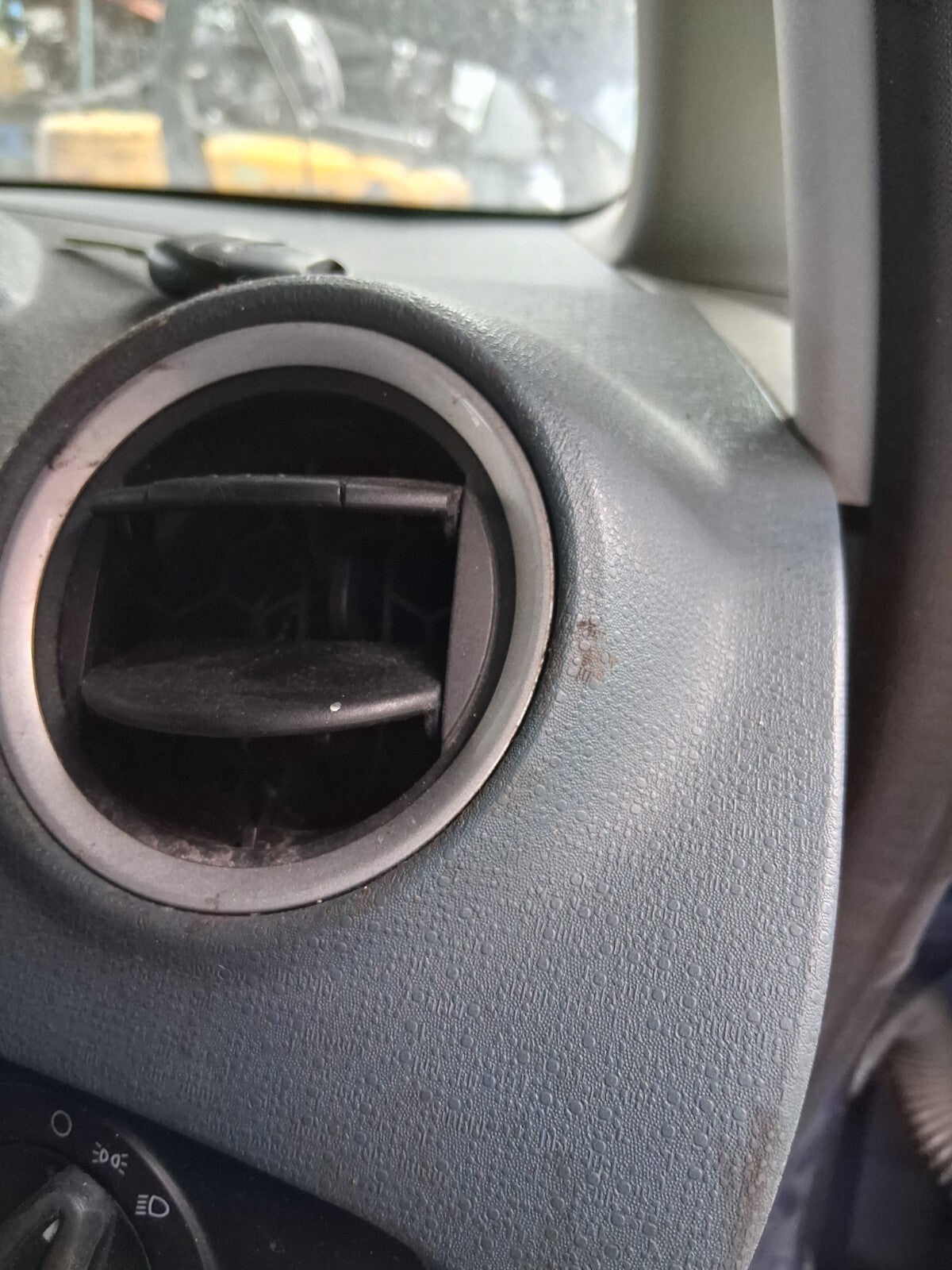 2010 FORD FIESTA MK7 OSF DRIVER SIDE FRONT RIGHT AIR VENT