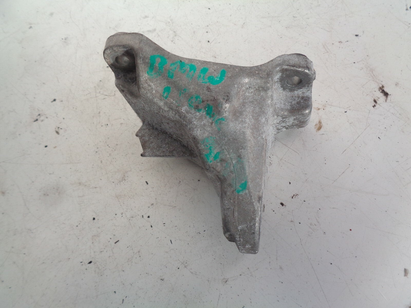 BMW 1 SERIES F20 2016-2019 F20 ENGINE MOUNT BRACKET 6869618