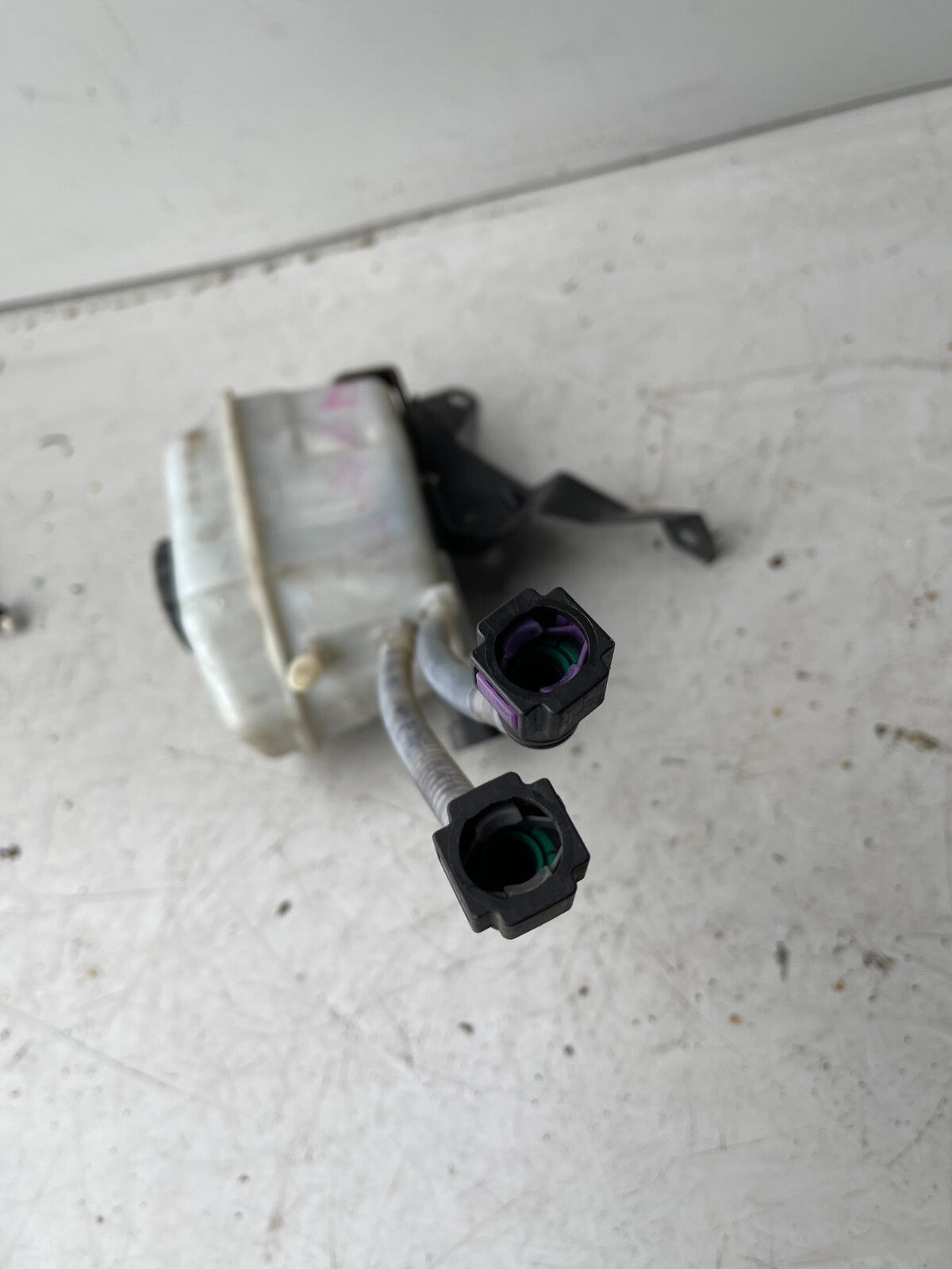 VAUXHALL CORSA E BRAKE FLUID RESERVOIR 55701378