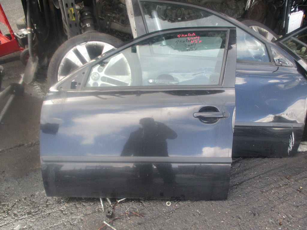SKODA OCTAVIA MK1 2004 NSF PASSENGER SIDE FRONT COMPLETE DOOR BLACK