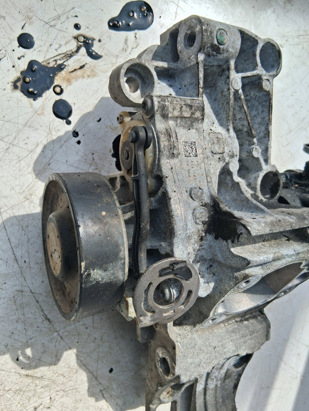 2018 BMW X1 F48 2.0 DIESEL COOLANT WATER PUMP HOUSING 8591719