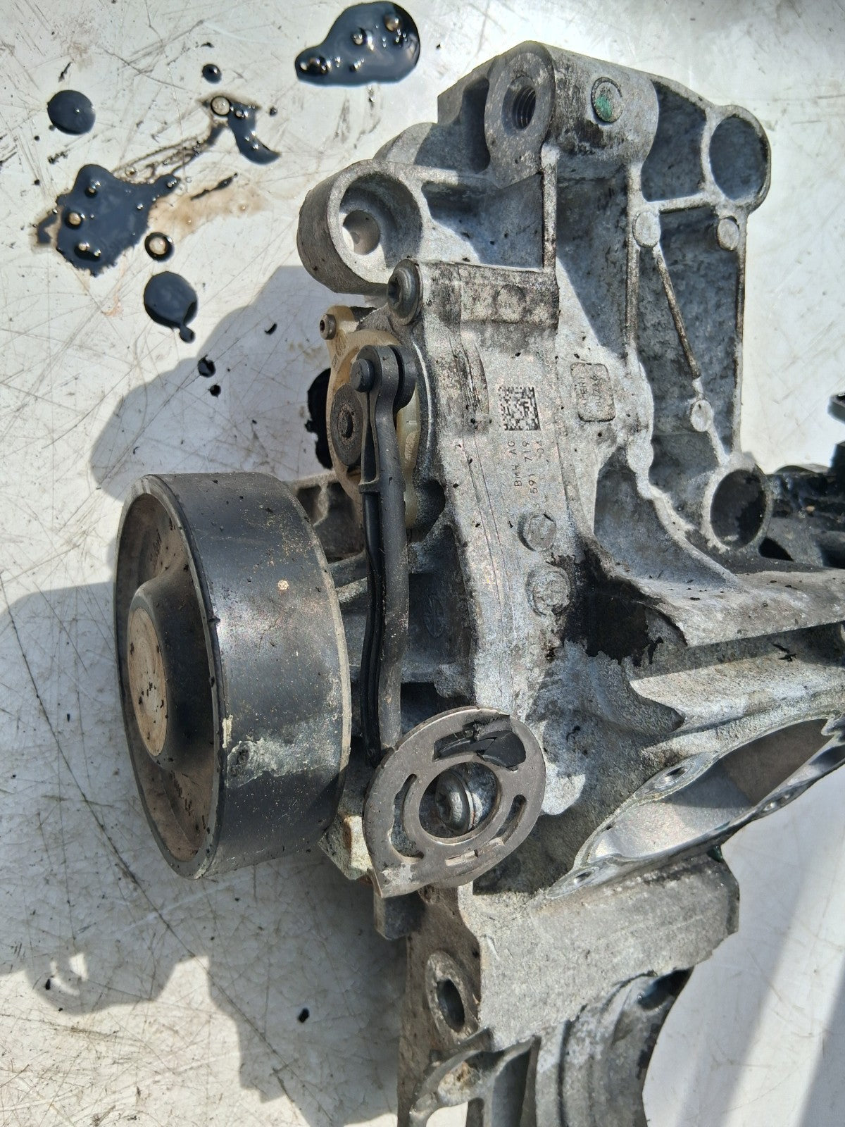2018 BMW X1 F48 2.0 DIESEL COOLANT WATER PUMP HOUSING 8591719