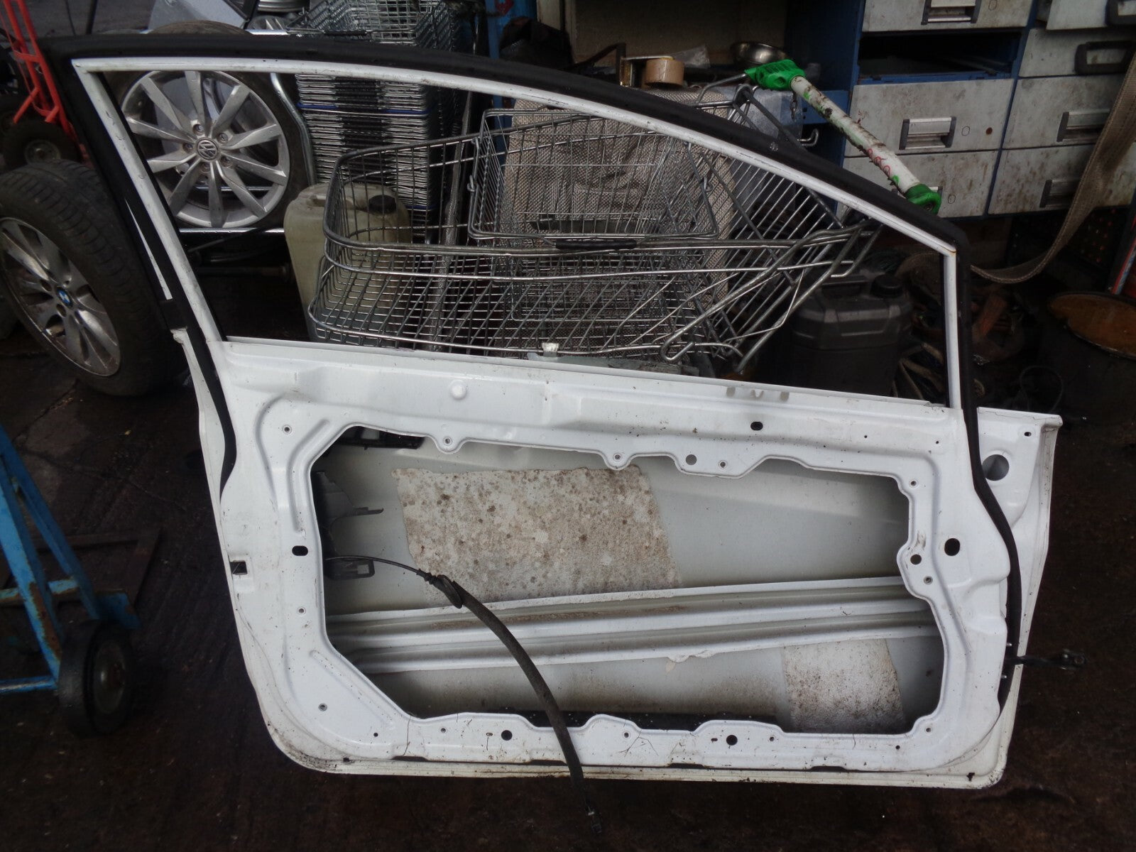 FORD FIESTA MK7 2008-2012 NS PASSENGER SIDE DOOR WHITE DAMAGED