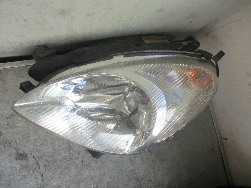 CITROEN XSARA PICASSO 2002 NS PASSENGER SIDE HEADLIGHT 89300210