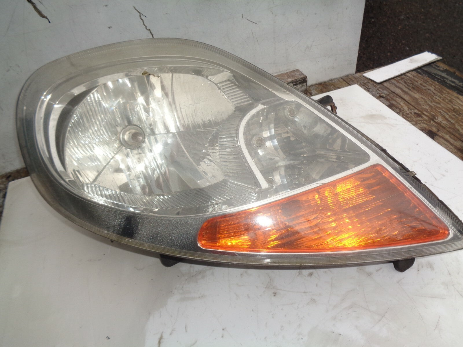 VAUXHALL VIVARO MK1 2007 OS DRIVER SIDE HEADLIGHT 8200701361