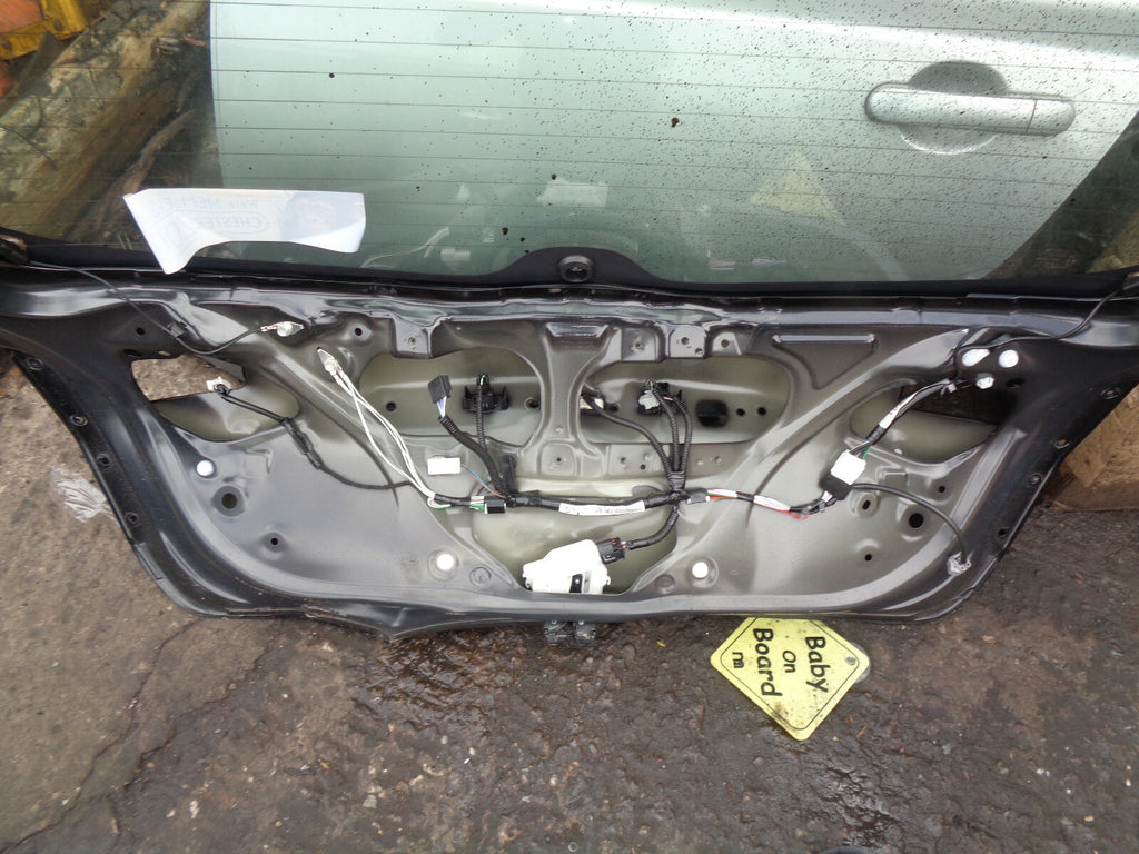 TOYOTA YARIS MK3 FACELIFT 2019 REAR BOOTLID TAILGATE DAMAGED BLACK