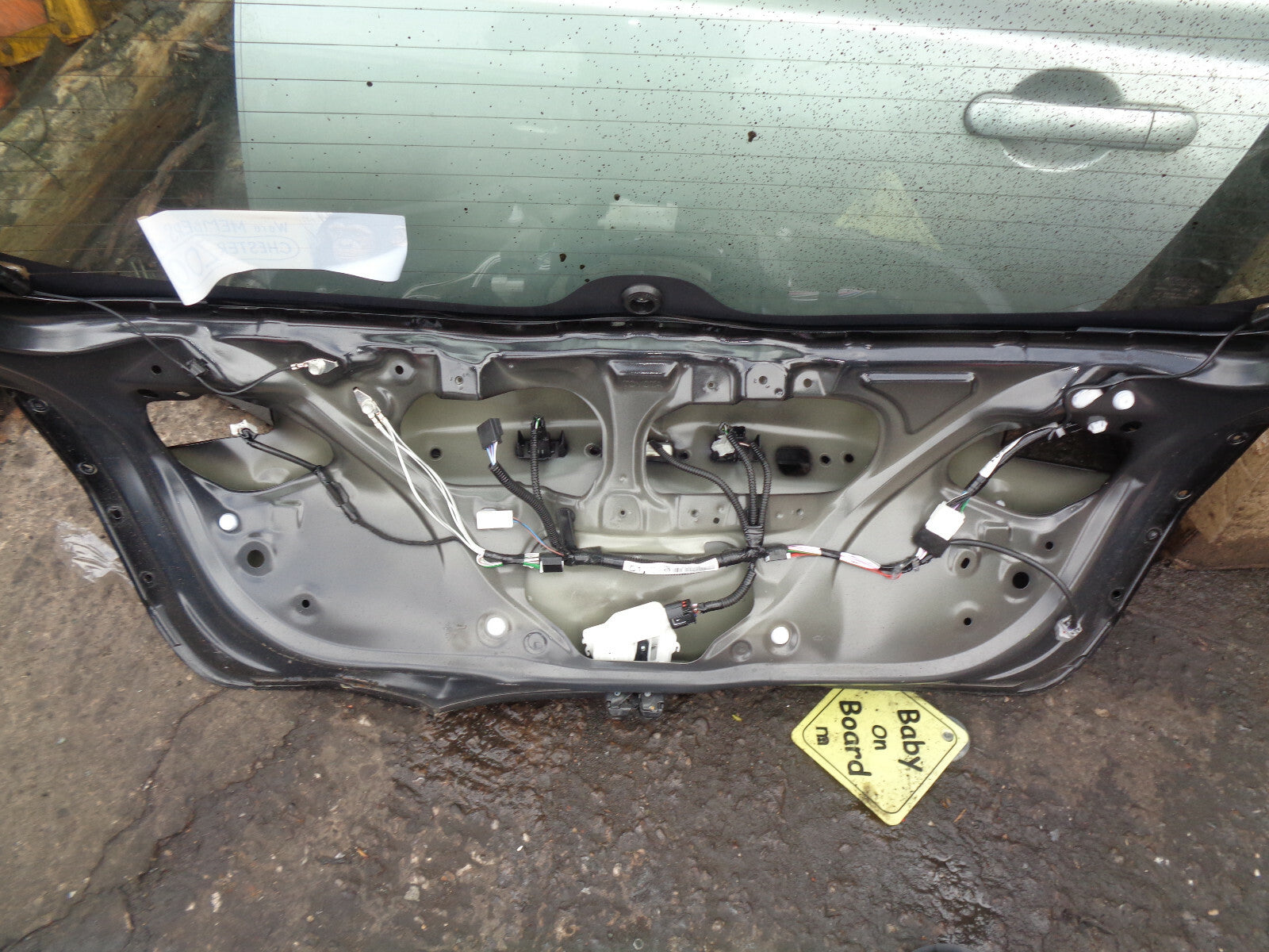TOYOTA YARIS MK3 FACELIFT 2019 REAR BOOTLID TAILGATE DAMAGED BLACK