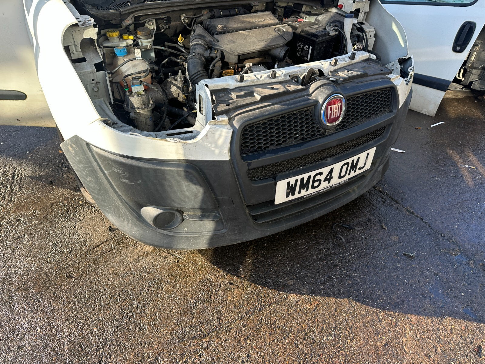 2014 FIAT DOBLO FRONT BUMPER COMPLETE WITH GRILL