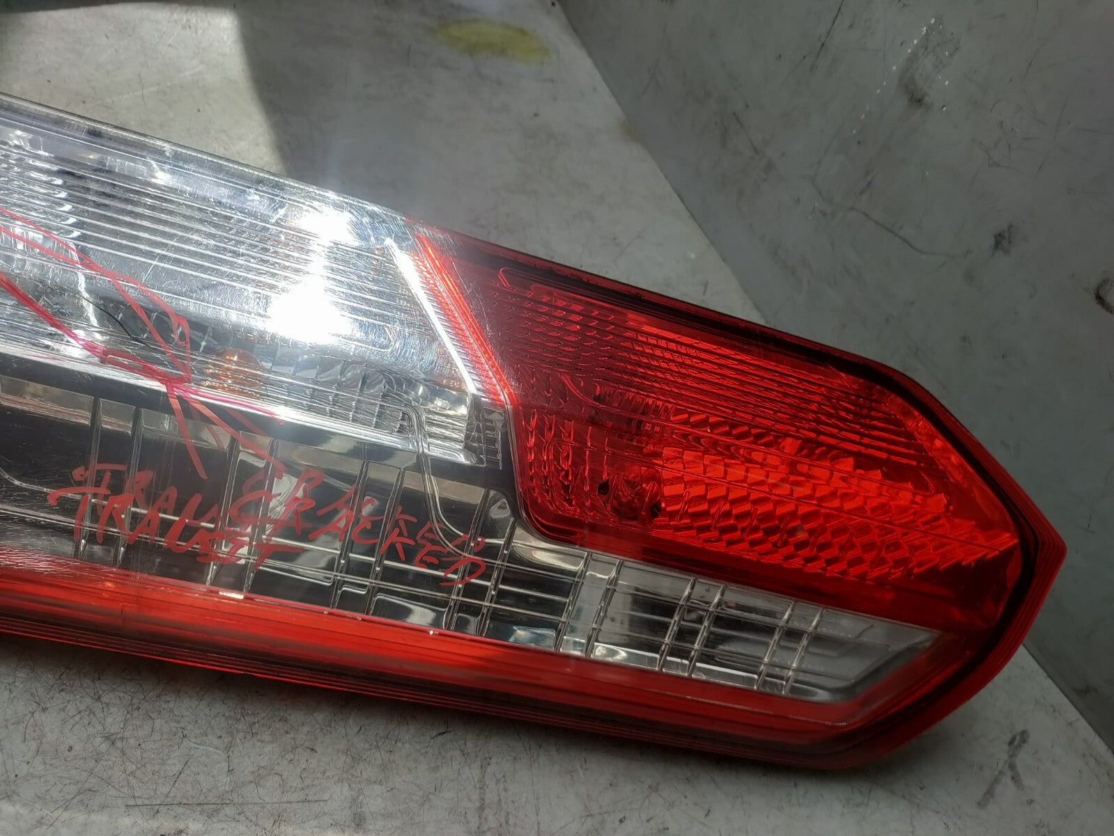 2021 FORD TRANSIT 350 MK8 OSR DRIVER SIDE TAIL LIGHT CRACKED BK3113404AC