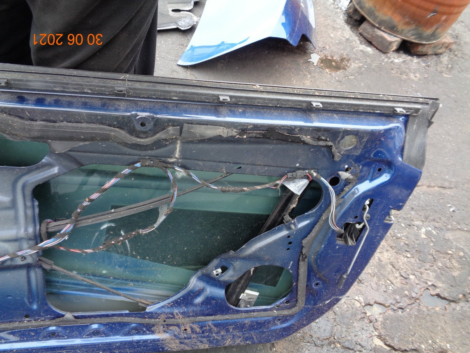 BMW E82 1 SERIES 2007 2 DOOR COUPE OS DRIVER DOOR GLASS REGULATOR SHELL BLUE