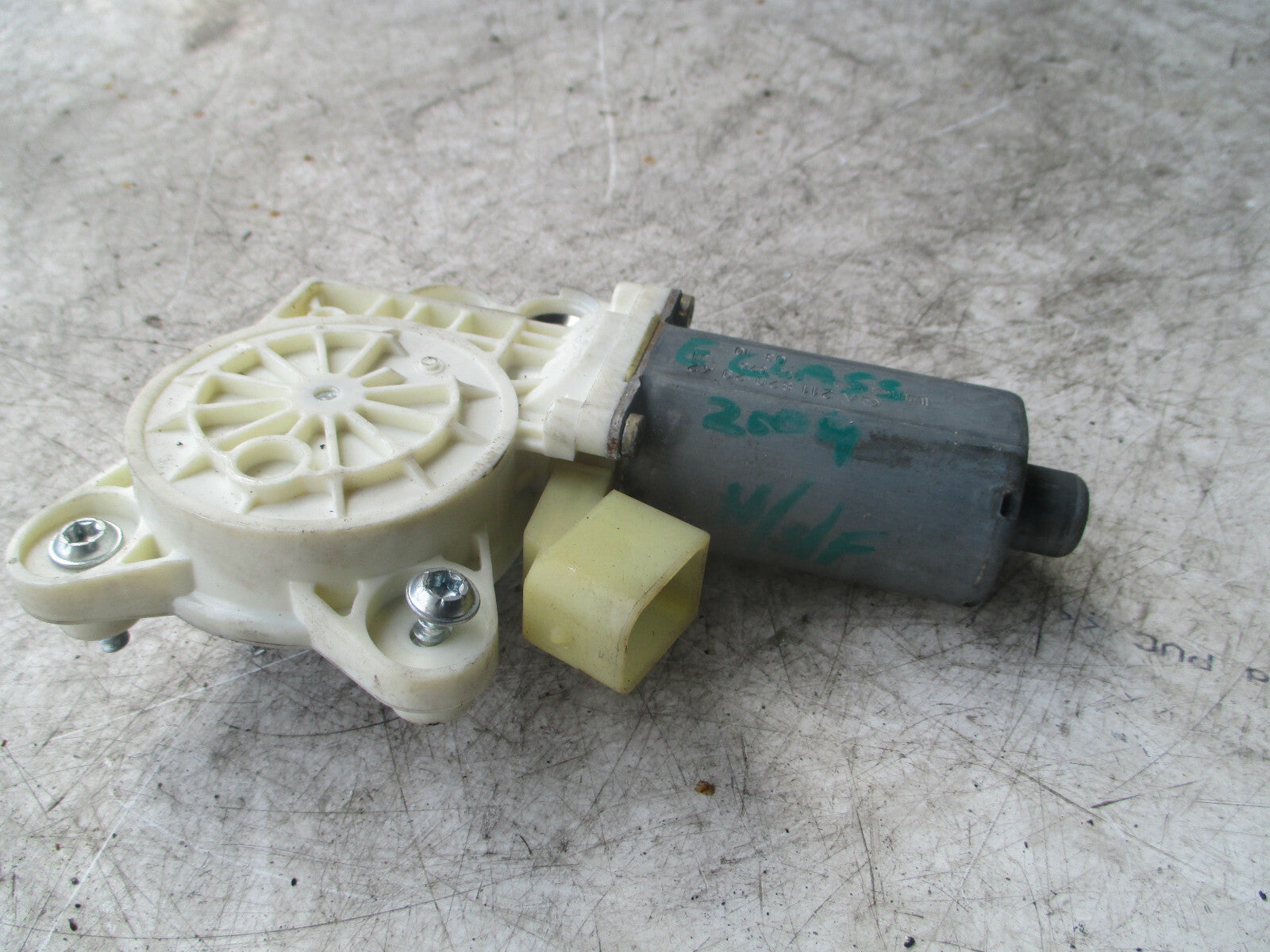 MERCEDES BENZ E CLASS W211 2004 PASSENGER FRONT DOOR WINDOW MOTOR A2118202942