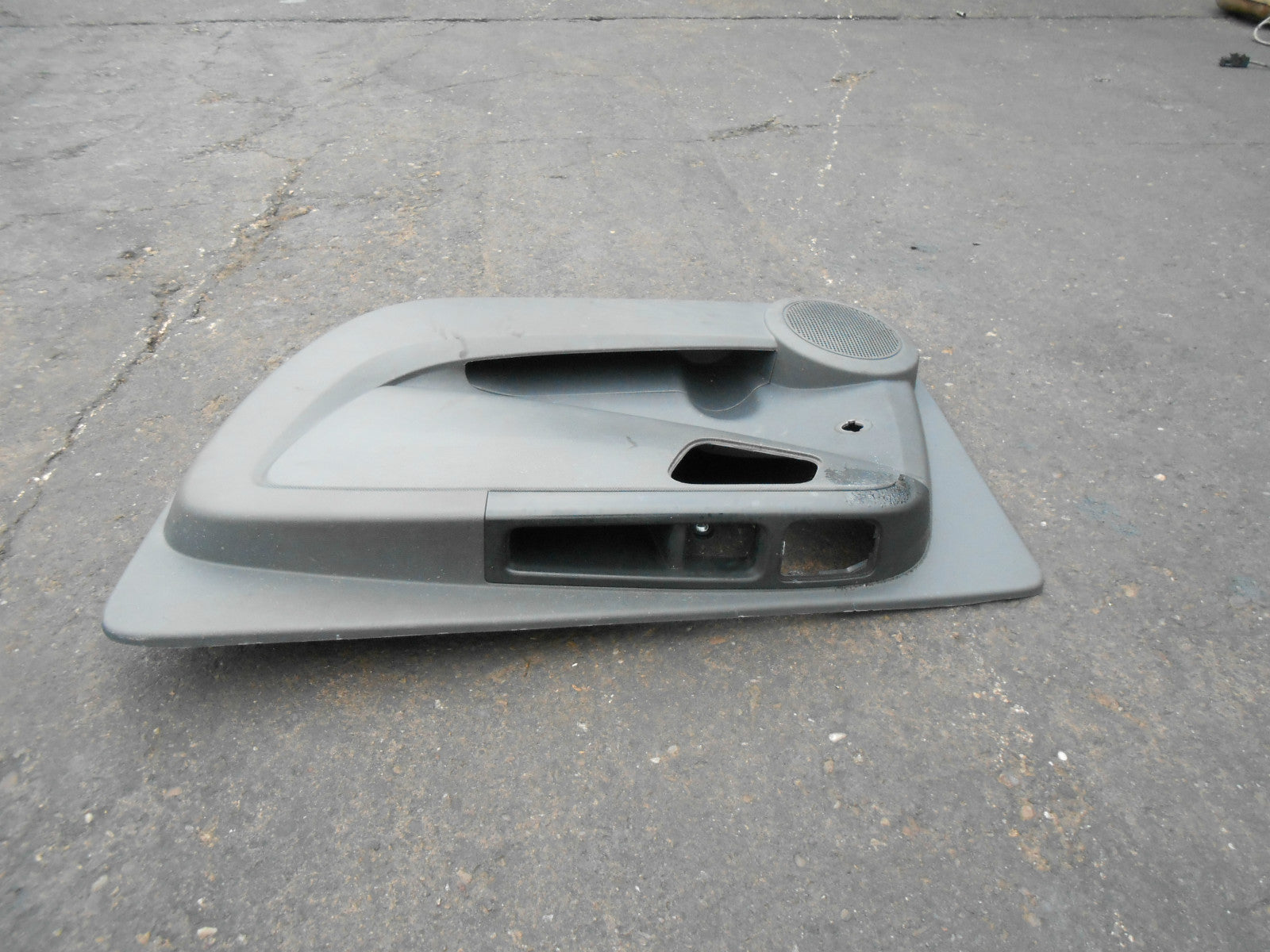 FIAT FIORINO 225 2011 OS DRIVER SIDE GREY PLASTIC DOOR CARD INTERIOR PANEL
