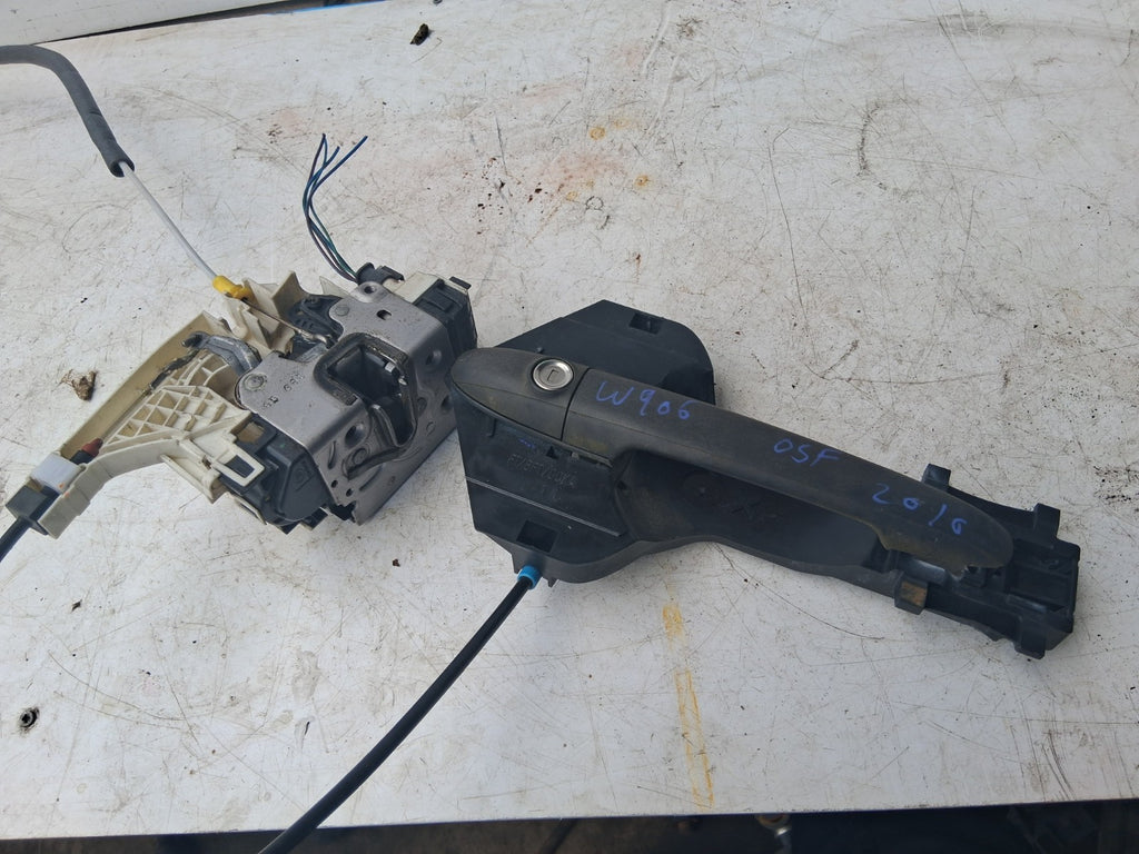 MERCEDES BENZ SPRINTER W906 2016 OSF DRIVER FRONT DOOR LOCK HANDLE A9067201835