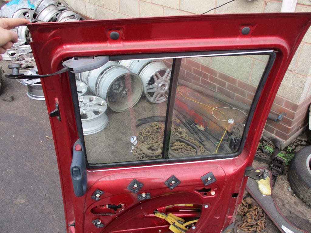 FIAT DOBLO MPV 2004 OS DRIVER SIDE SLIDING DOOR GLASS BURGUNDY RED