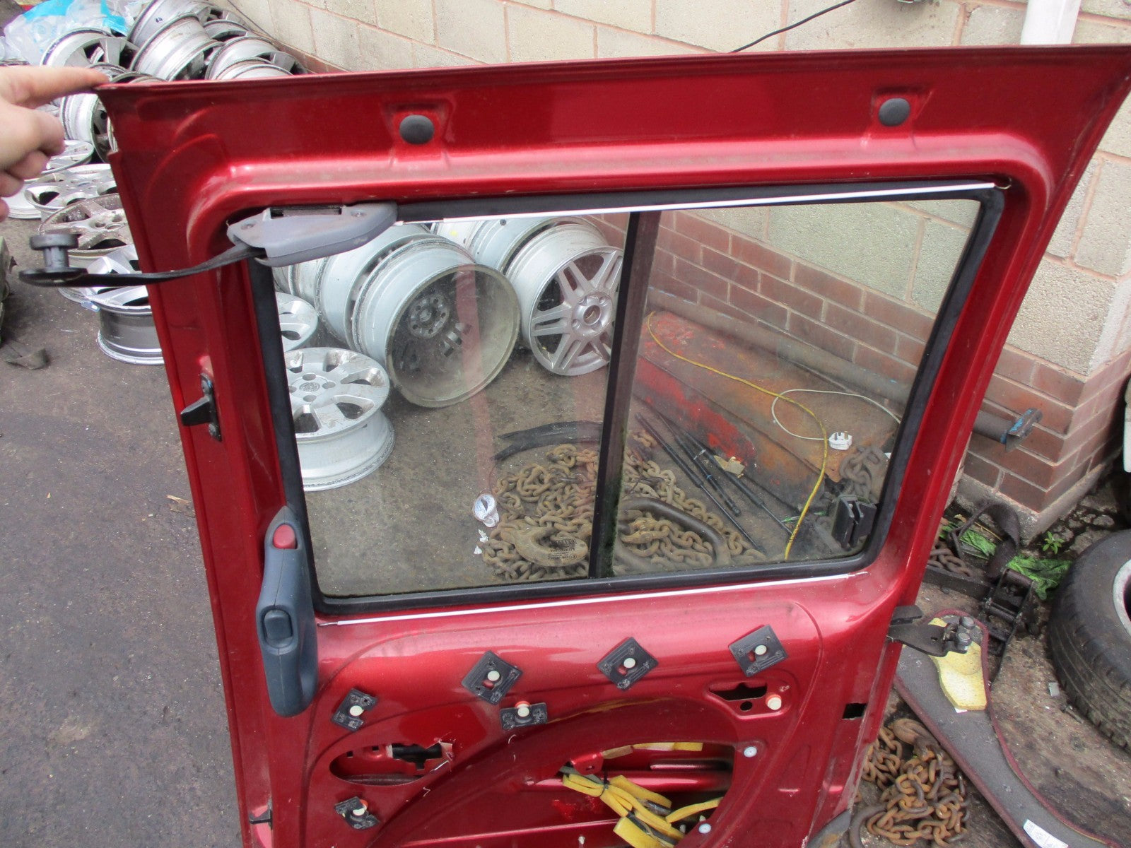 FIAT DOBLO MPV 2004 OS DRIVER SIDE SLIDING DOOR GLASS BURGUNDY RED