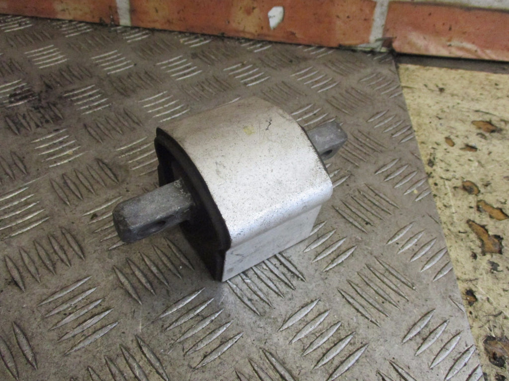 MERCEDES C CLASS S204 2013 C220 CDI 2.1 LOWER GEARBOX ENGINE MOUNT A2122400818
