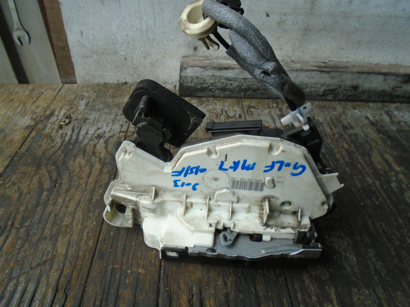 VW VOLKSWAGEN GOLF MK7 2013 OSF DRIVER SIDE FROBT DOOR LOCK MECHNAISM 5K2837016D