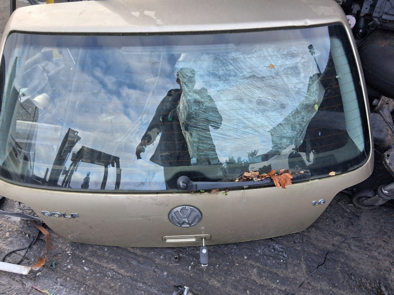 2002 VW VOLKSWAGEN GOLF MK4 COMPLETE TAILGATE BOOTLID BEIGE