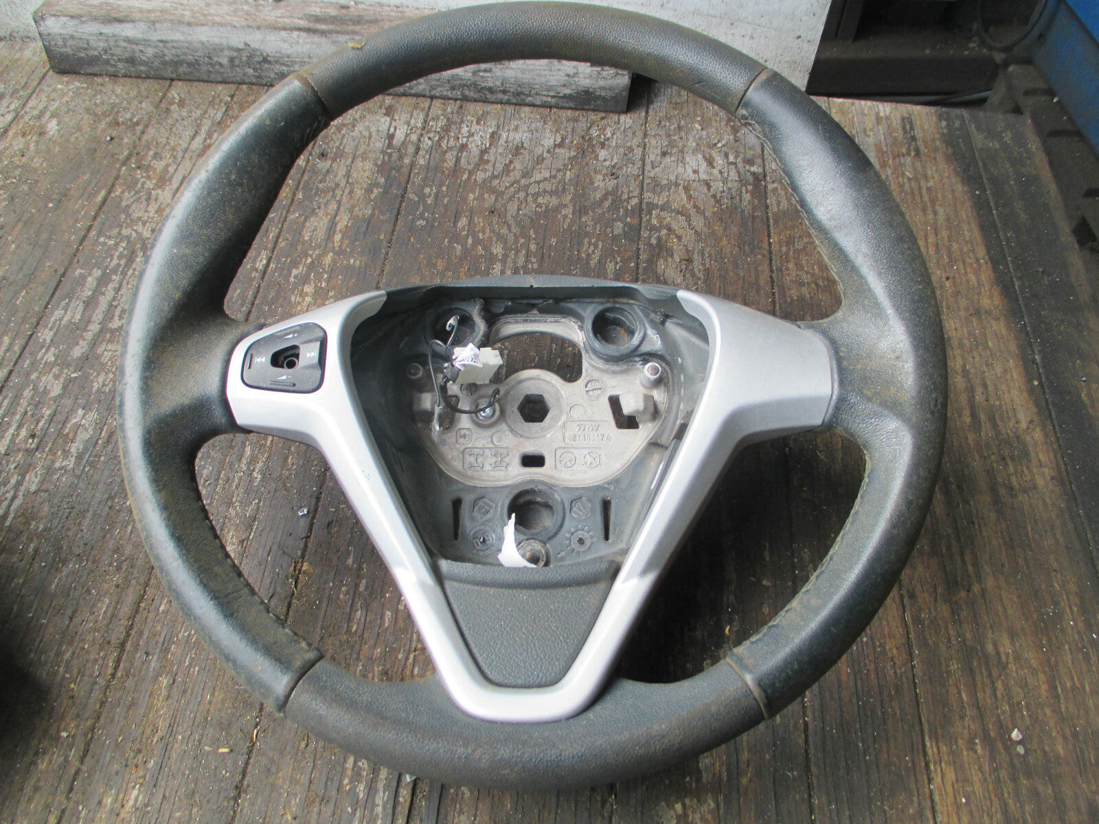 FORD FIESTA 2009 MK7 3 SPOKE MULTIFUNCTION STEERING WHEEL 8A613600EG