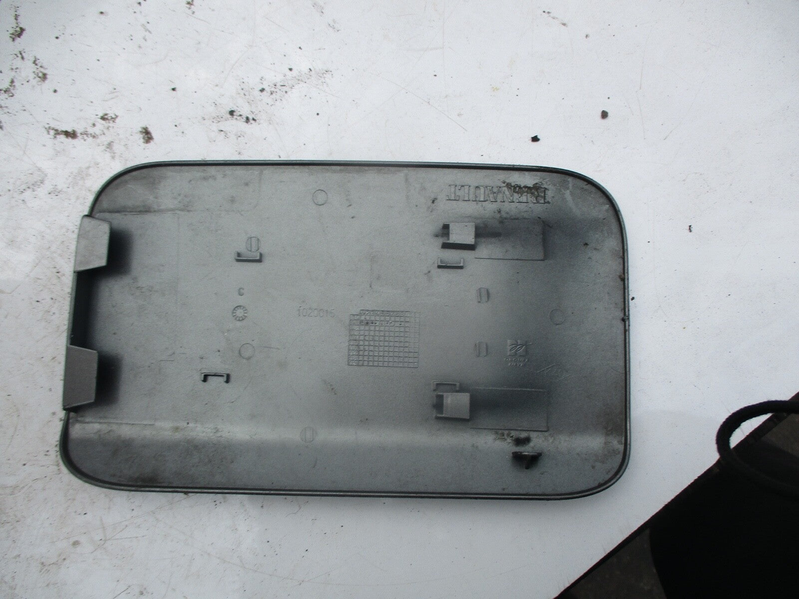 RENAULT VEL SATIS BJ0 2002 FUEL FILLER CAP COVER DARK SILVER 1020015