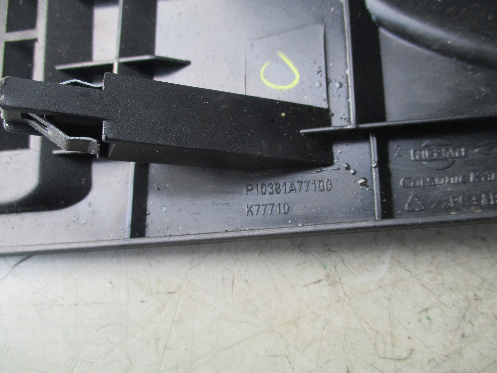 2012 NISSAN QASHQAI CENTRE HEATER AIR VENTS SURROUND TRIM PANEL P10381A77100
