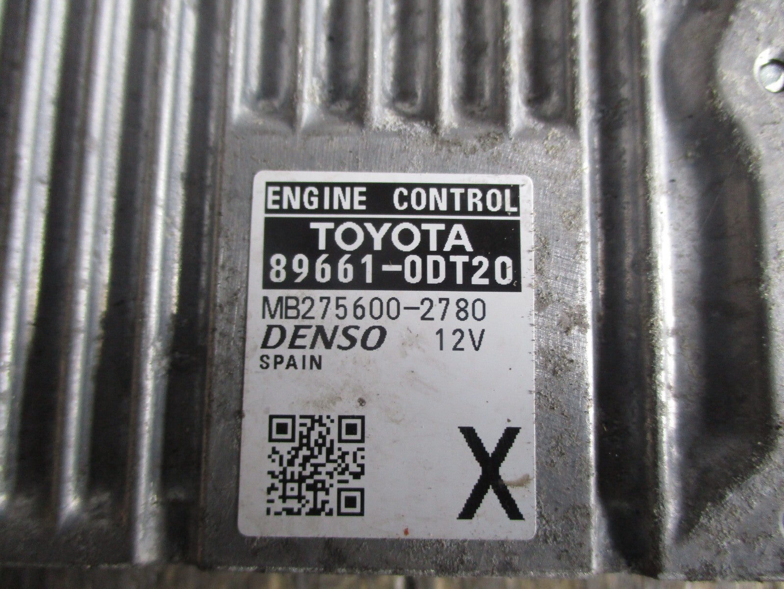 TOYOTA YARIS HYBRID ENGINE CONTROL UNIT 89661-0DT20