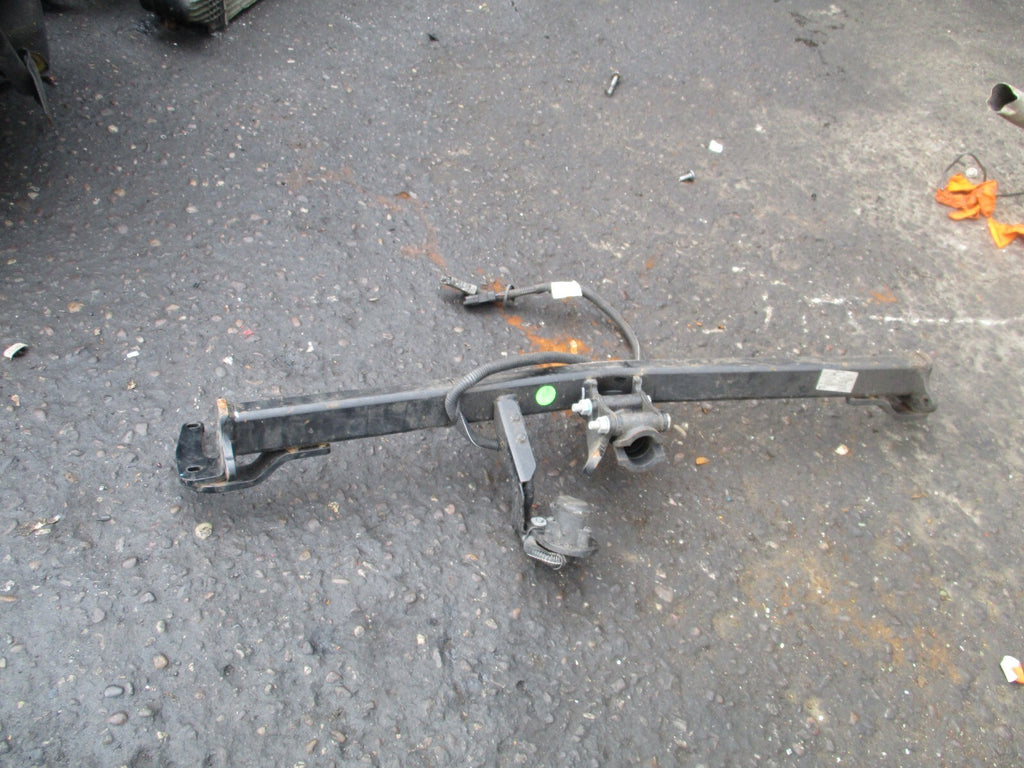 CITROEN C4 MK3 2021 REAR METAL TOW BAR WITH ELECTRICS 9810078880