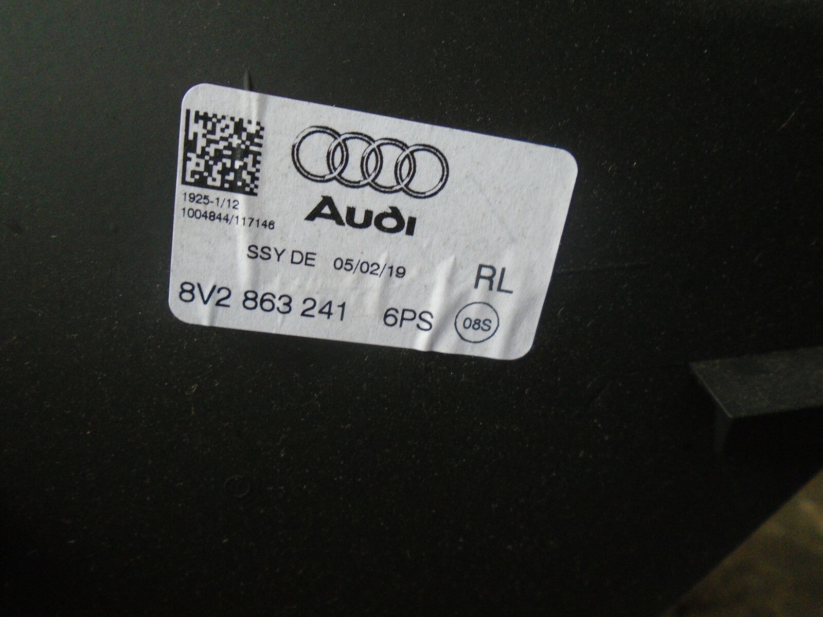AUDI A3 2019 8V CENTRE CONSOLE WITH ARM REST 8V2863241