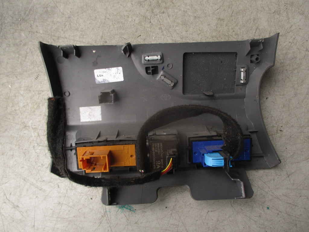 2021 VAUXHALL VIVARO MK 3 FRONT DRIVER SIDE HEADLIGHT SURROUND TRIM 9809545177