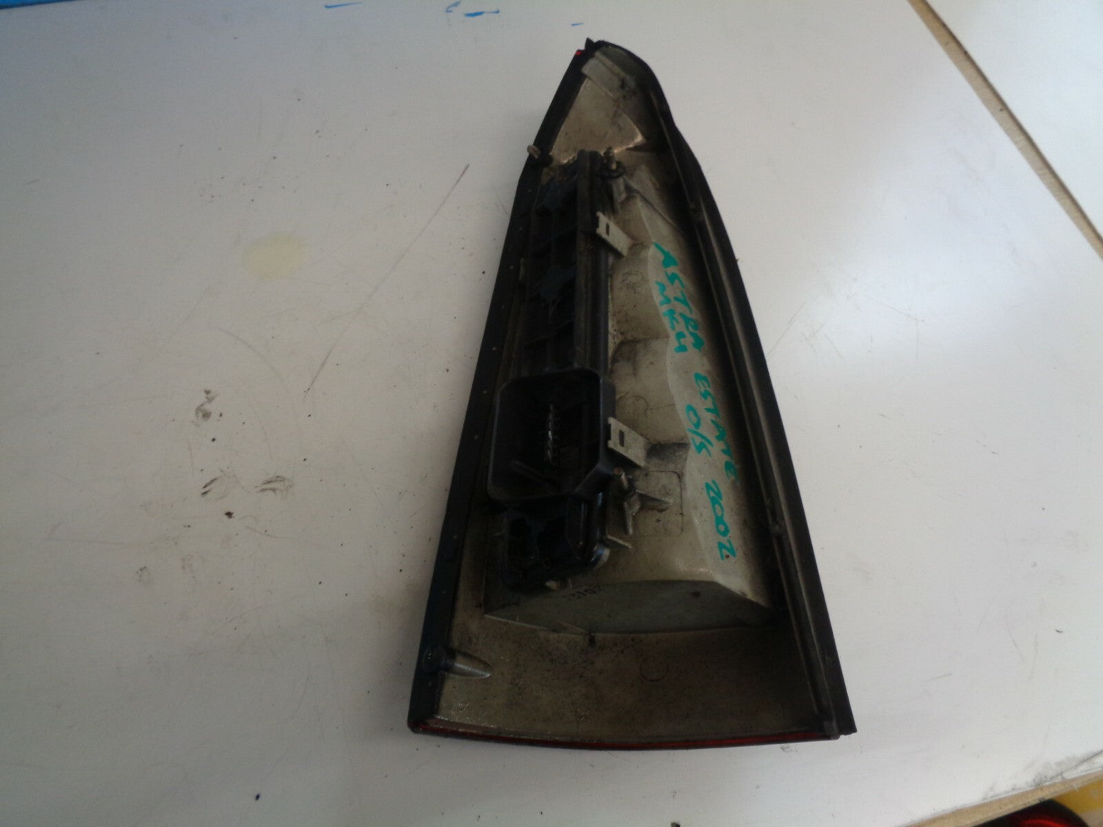 VAUXHALL ASTRA 2002 MK4 REAR OS DRIVER SIDE REAR TAIL LIGHT