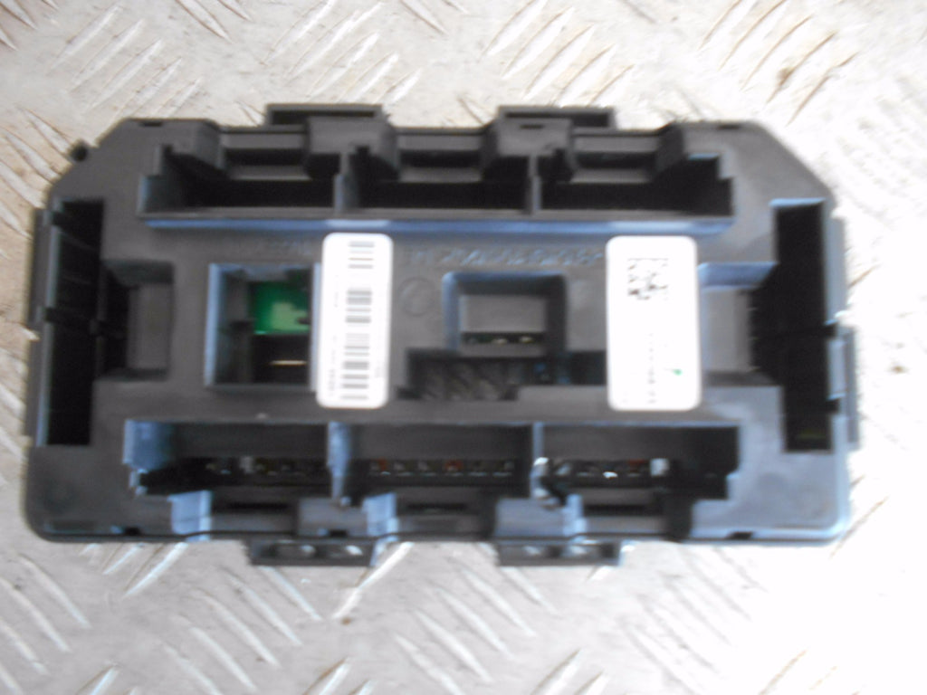 BMW 1 SERIES F20 116D 2016 FRONT FUSE BOARD BOX PETROL FUSE BOX 9389068