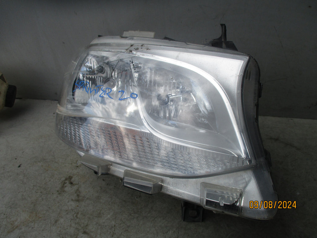 2020 MERCEDES BENZ SPRINTER W907 OSF DRIVER SIDE FRONT HEADLIGHT A9109060300