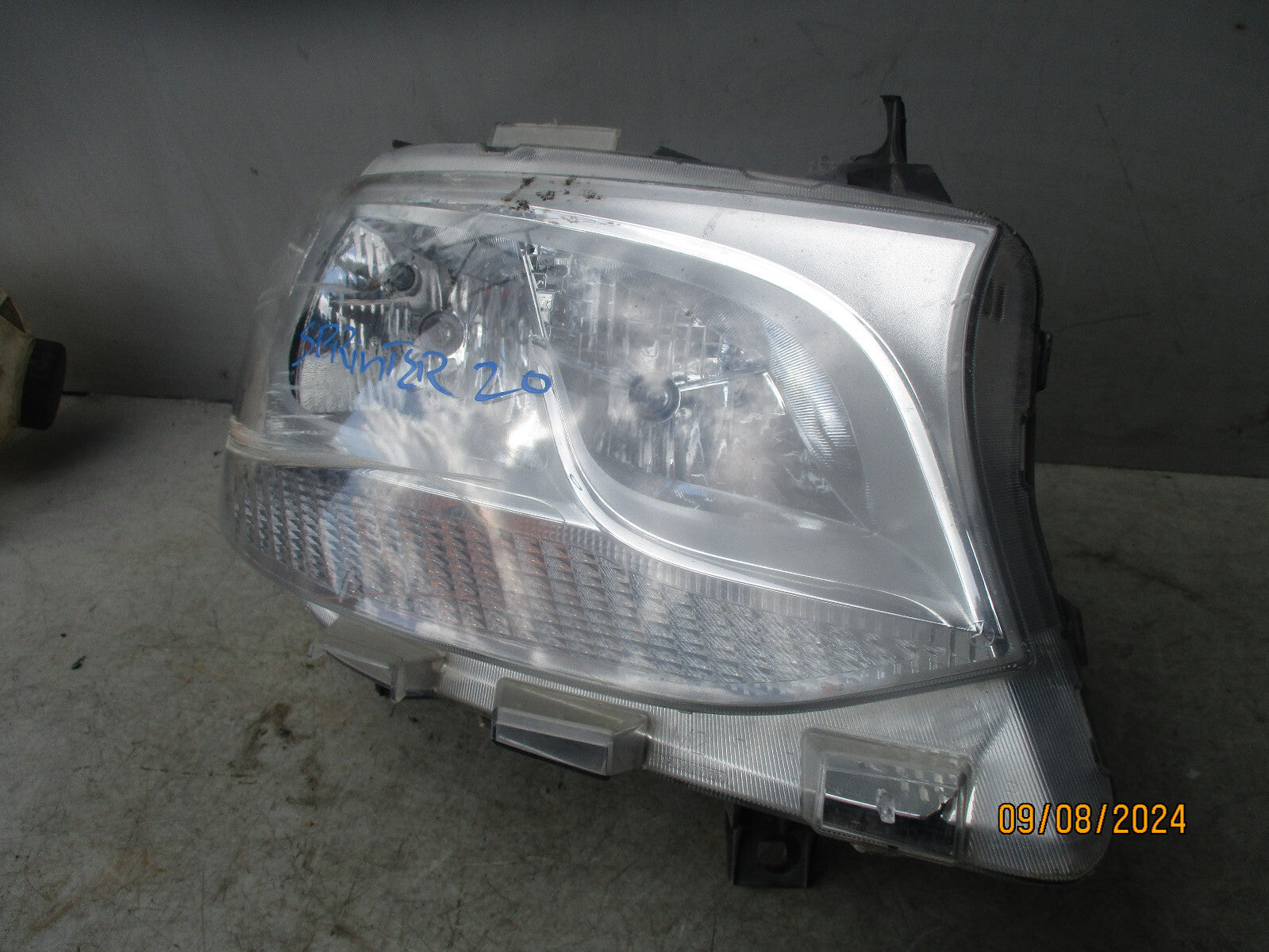 2020 MERCEDES BENZ SPRINTER W907 OSF DRIVER SIDE FRONT HEADLIGHT A9109060300