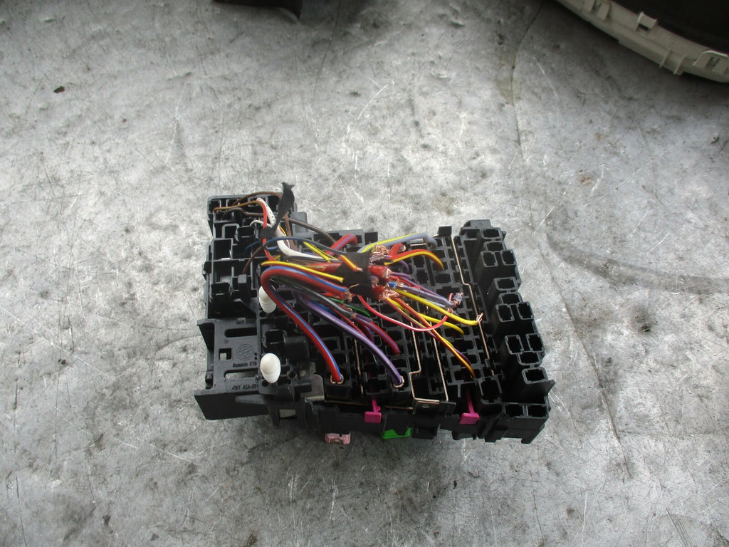 AUDI A3 8V ENGINE BAY FUSE BOX RELAY UNIT 5Q0937615C