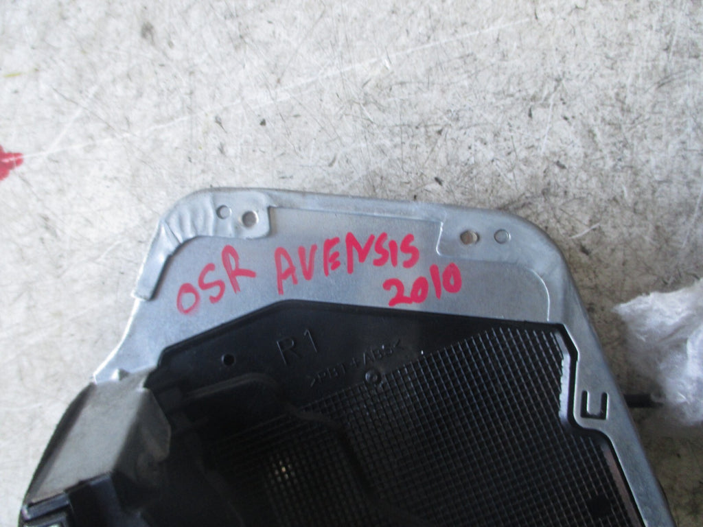 TOYOTA AVENSIS MK3 2010 T270 OSR DRIVER SIDE REAR DOOR LOCK A046693