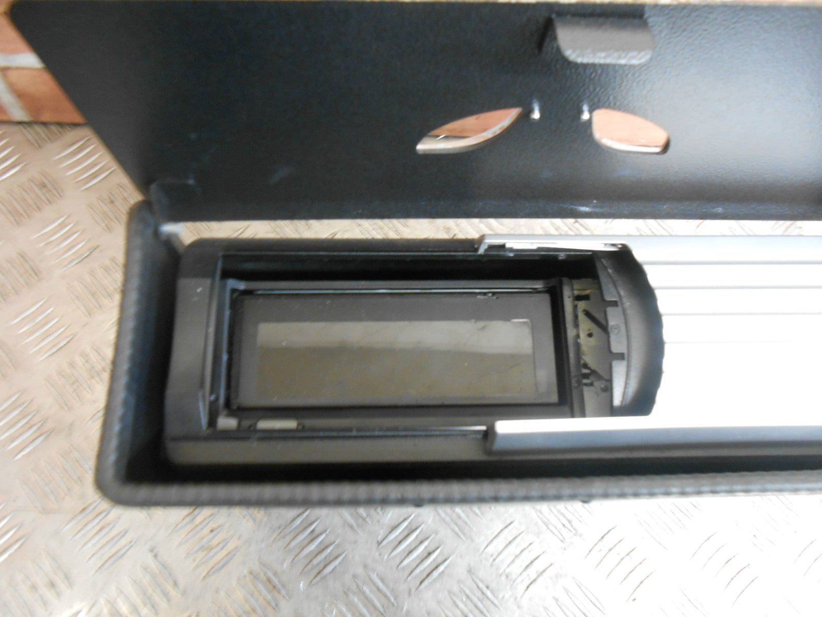DAEWOO MUSSO FJ 2002 SONY CDX 646 CD CHANGER CARTRIDGE & DAEWOO MOUNTING BOX
