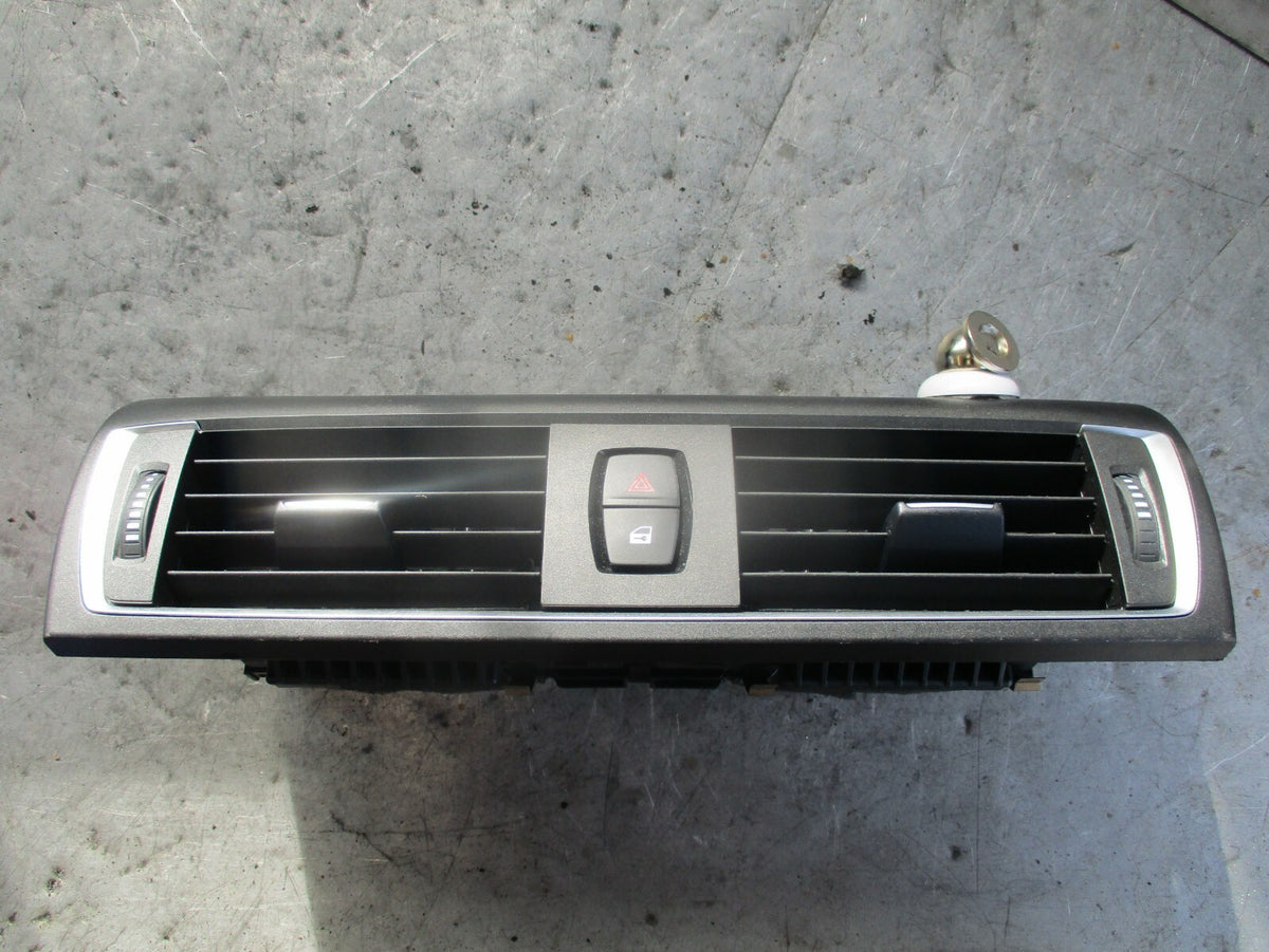 BMW 1 SERIES F20 F21 CENTRE DASH AIR VENTS TRIM & HAZARD SWITCH 931794404