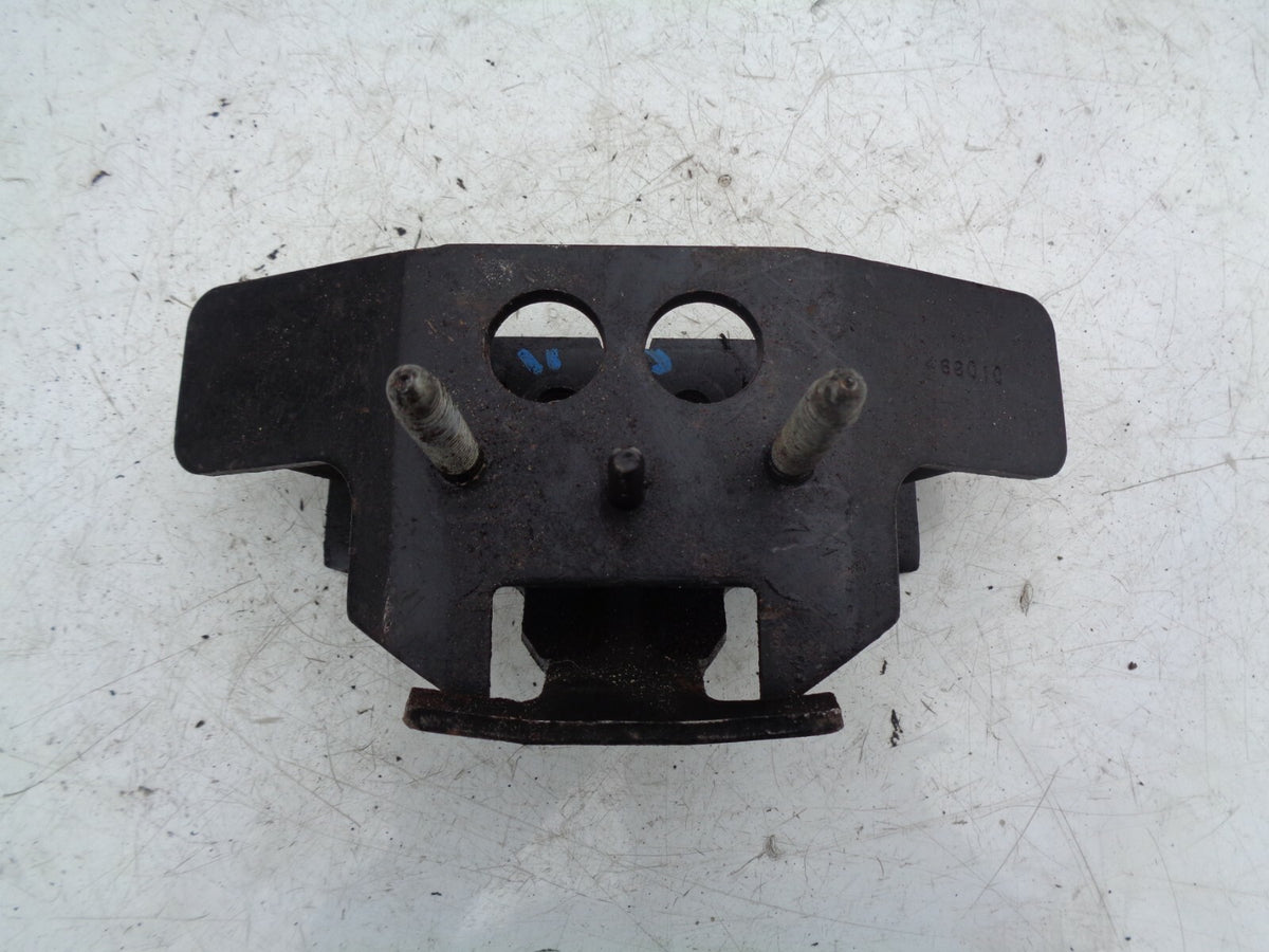 CADILLAC CTS 3.6 2003 2007 TRANSMISSION MOUNTING SUPPORT MOUNT BRACKET P10388704