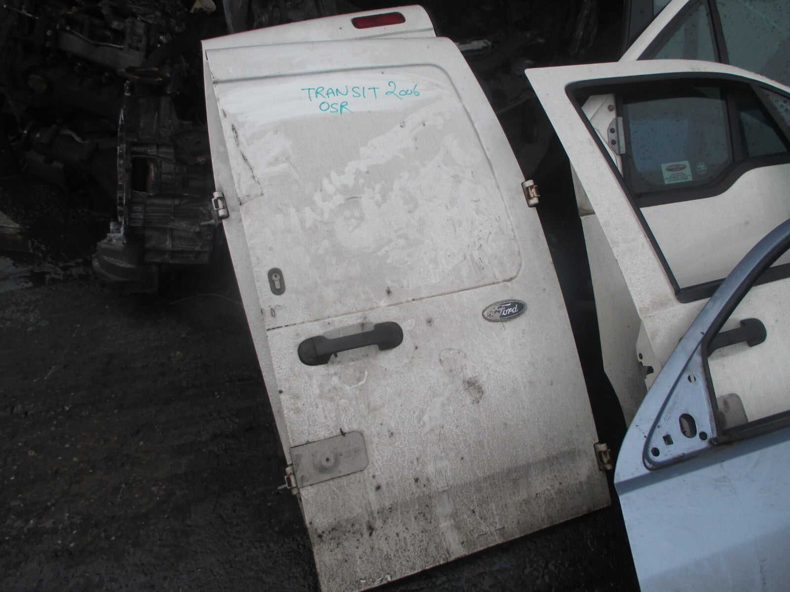FORD TRANSIT CONNECT 2006 OSR DRIVER SIDE REAR DOOR WHITE