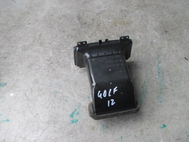2012 VW GOLF MK7 REAR CENTRE AIR VENT 5G0819209