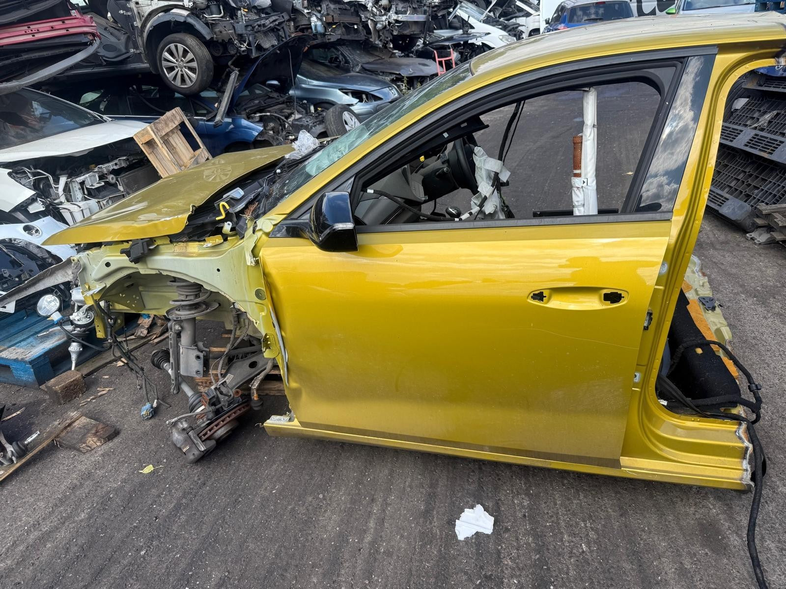 2023 VAUXHALL ASTRA L MK8 PASSENGER FRONT QUARTER CHASSIS LEG CUT YELLOW  ERV