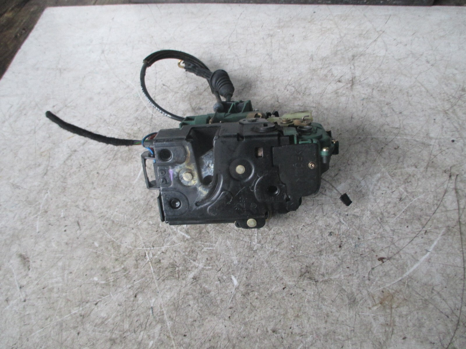 VW VOLKSWAGEN GOLF OSR DRIVER SIDE REAR DOOR LOCK