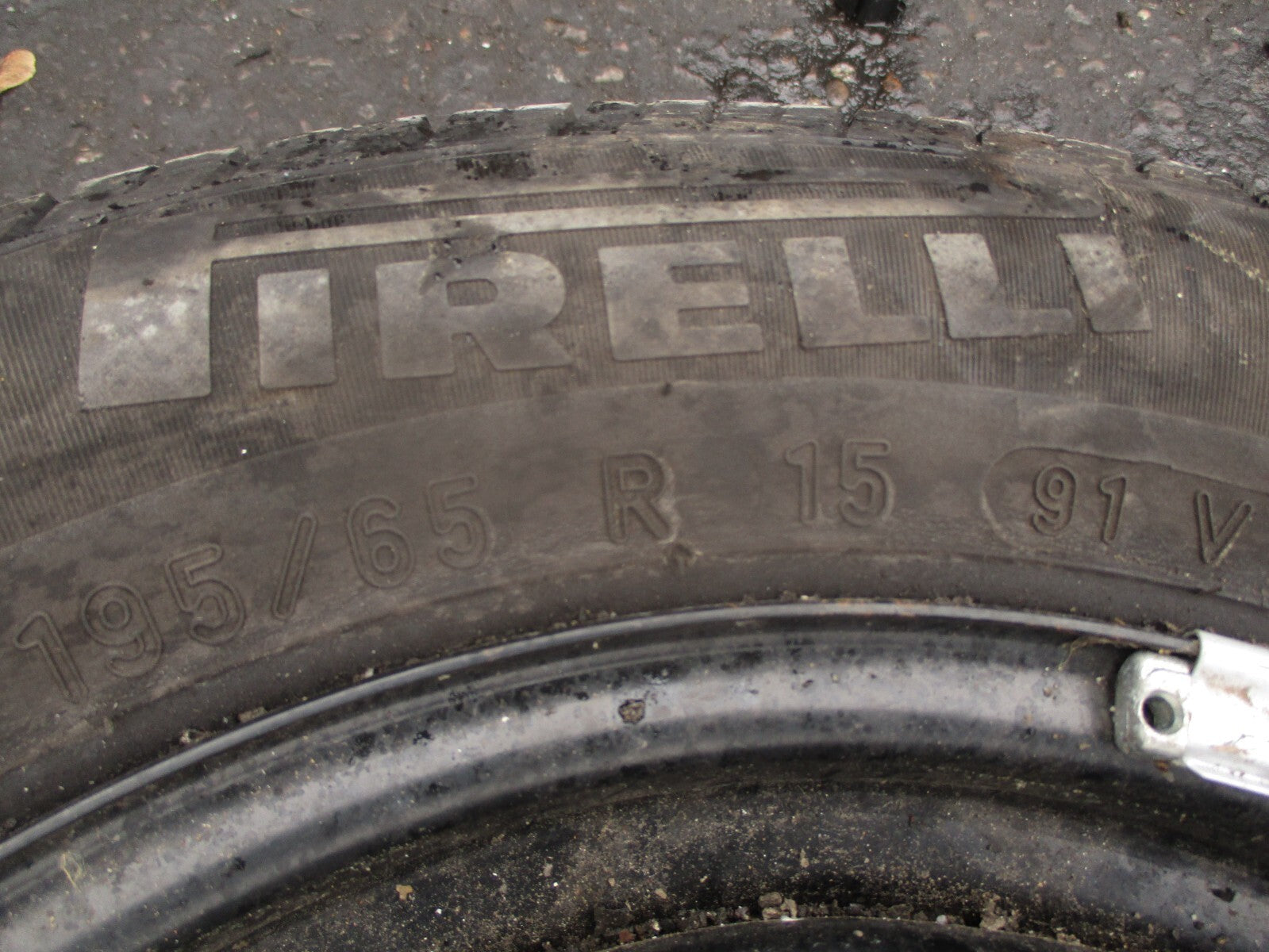 2001 VOLKSWAGEN GOLF MK4 15 INCH STEEL WHEEL WITH TYRE 195/65R15