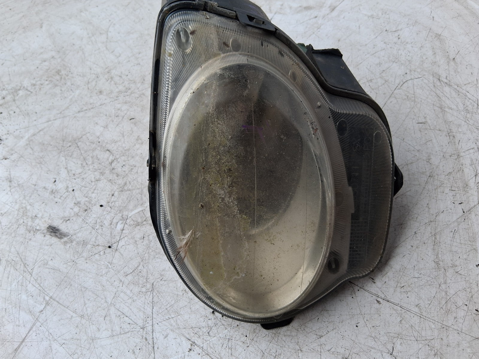 2015 FIAT 500 LOUNGE NSF PASSENGER SIDE FRONT LEFT DRL HEADLIGHT TAB BROKEN