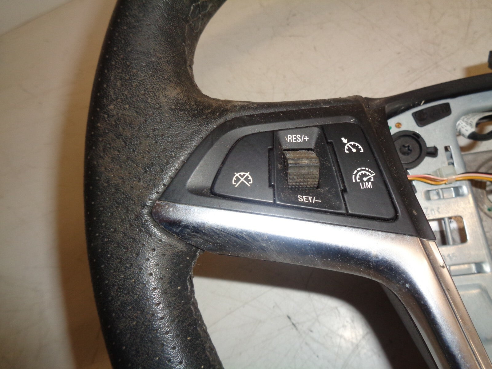 VAUXHALL ASTRA J MK6 2009-2015 MULTI FUNCTION LEATHER STEERING WHEEL 13351028